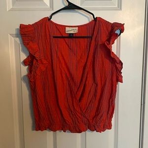 Universal threads crop top